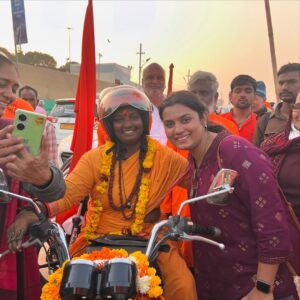 Naini Jain Instagram - आज की बातचीत हुई श्री अखिल भारतीय दिगंबर अनी अखाड़े के अध्यक्ष महंत वैष्णव दास जी महाराज जो हनुमान जी के उपासक है 🙏🏾 आपसे मिलकर धन्य हुए 🌸
कुछ तस्वीरे पिछले कुछ दिनों की महाकुंभ 2025 से 🥳

#mahakumbh #sprituality #hanumanji #goodvibes #picoftheday #prayagraj #instaphoto
