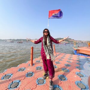 Naini Jain Instagram - आज की तस्वीर है यमुना तट वीआईपी घाट से 🙏🏾
Mesmerising view from Yamuna ghat 🫶

#mahakumbh #yamunaghat #bluesky #instaphoto #travelphotography #travelgram #tbt