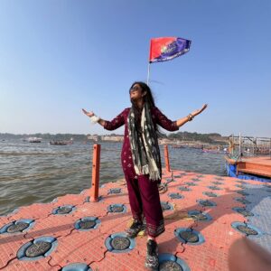 Naini Jain Instagram - आज की तस्वीर है यमुना तट वीआईपी घाट से 🙏🏾
Mesmerising view from Yamuna ghat 🫶

#mahakumbh #yamunaghat #bluesky #instaphoto #travelphotography #travelgram #tbt