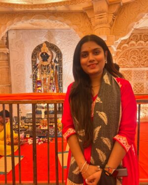 Naini Jain Instagram - पता नहीं किस रूप में आके नारायण मिल जाएगा 🙏🏾
Bas chalte raho jeevan me aage badhte raho 🌸

#shreeram #sprituality #motivation #blessedlife #grateful #pictureoftheday
