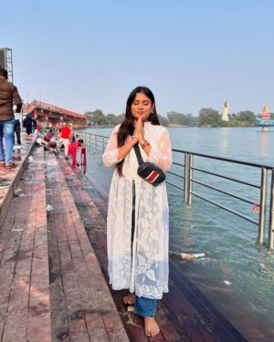 Naini Jain Instagram - जो है मेरा सब है तेरा 🙏🏾
Blessed and grateful 🫶

#sprituality #haridwar #blessed #thankful #tbt