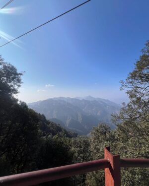 Naini Jain Instagram - Solo trips will be fun if you can convince strangers to click a good picture of yourselves🤌🏼🤩

#solotrip #travelstagram #uttrakhand #pahad #love