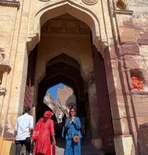 Naini Jain Instagram - Only Rajasthan people can guess the fort Name 🫣
Baaki aap bhi guess karo ahista ahista 🤌🏼

#picooftheday #travelphotography #travelgram #tbt