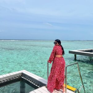 Naini Jain Instagram - This weekend I am travelling in my memories 🫶
No doubt music of this song is just @yoyohoneysingh 🔥  Pajji vibe change kar dete ho yaar 🤌🏼

#beachlife #weekend #throwback #trendingnow #happyday #instaphoto #trendingsong #tbt