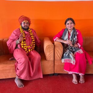 Naini Jain Instagram - आज की बातचीत हुई श्री अखिल भारतीय दिगंबर अनी अखाड़े के अध्यक्ष महंत वैष्णव दास जी महाराज जो हनुमान जी के उपासक है 🙏🏾 आपसे मिलकर धन्य हुए 🌸
कुछ तस्वीरे पिछले कुछ दिनों की महाकुंभ 2025 से 🥳

#mahakumbh #sprituality #hanumanji #goodvibes #picoftheday #prayagraj #instaphoto