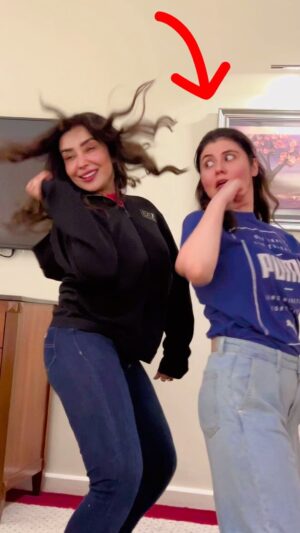 Najiba Faiz Instagram - Najiba can’t DANCE salaaa…🤡🤭

#najibafaiz #mairakhan