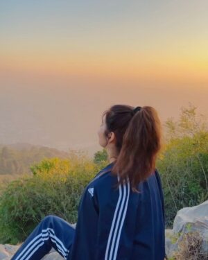 Najiba Faiz Instagram - Do not behaviour of others destroy your inner peace😇 #najibafaiz #hiking