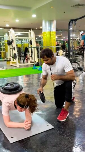 Najiba Faiz Instagram - Minutes are longer when exercising😜#najibafaiz