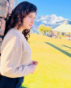 Najiba Faiz Instagram - The one who dare to take the challenges always WIN✌🏻#najibafaiz