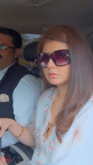 Najiba Faiz Instagram - Every Thursday 8pm #merishehzadi #humtv 
#najibafaiz