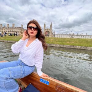 Najiba Faiz Instagram - The river teaches us to go with the flow, to adapt to the twists and turns of life🫶🏻 

#najibafaiz