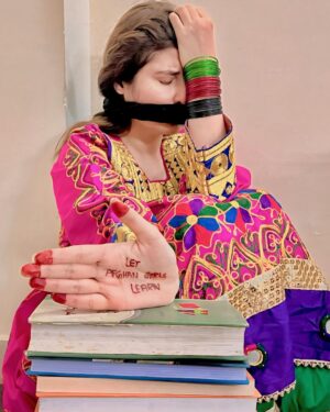 Najiba Faiz Instagram - Happy Eid 
اختر مو مبارک شه
عید شما مبارک
#letafghangirlslearn #najibafaiz