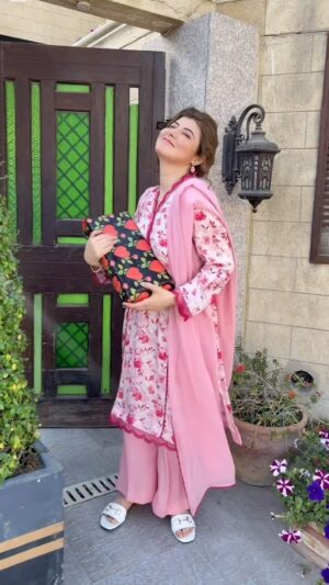 Najiba Faiz Instagram - Happy Valentine’s Day to me from me because I’m the only one who can handle my chaotic energy.Who else is out here thriving alone? 😂 #SingleAndSassy #najibafaiz