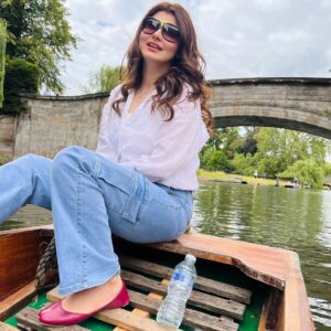 Najiba Faiz Instagram - The river teaches us to go with the flow, to adapt to the twists and turns of life🫶🏻 

#najibafaiz
