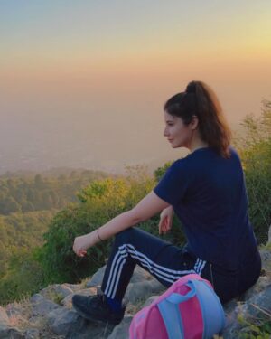 Najiba Faiz Instagram - Do not behaviour of others destroy your inner peace😇 #najibafaiz #hiking