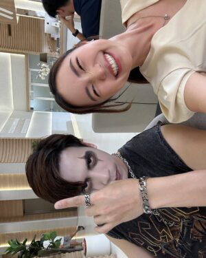 Nalinthip Sakulongumpai Instagram - #DearMySecretary ถึงตอนจบแล้ว🥹 เป็นอีกเรื่องที่ไม่รู้จะเริ่มยังไงเลย คืออยากบอกว่าภูมิใจและดีใจมากๆ ที่ได้เล่นเรื่องนี้ ใจมันฟูแบบบอกไม่ถูก มันสนุก น่ารัก อบอุ่น ถึงซีรีส์จะถ่ายจบแล้ว แต่ยังคิดถึงความสนุกตอนที่พวกเราถ่ายด้วยกันอยู่เลย ไม่อยากให้จบเลยเอาจริงๆ

ขอบคุณ @truecjcreations นะคะ ที่ทำให้ความฝันในการเล่นซีรีส์เรื่องนี้ของบัวเป็นจริง ดีใจและภูมิใจที่สุดที่ได้เป็น เลขาพรีม ค่ะ
ขอบคุณ พี่ตุ๋ย @amarujisan ที่ทำให้กองถ่ายเต็มไปด้วยเสียงหัวเราะ และมีอะไรให้เซอร์ไพรส์ตลอดเวลา
ขอบคุณ ทีมเขียนบทและทีมงานทุกๆฝ่าย ที่ใส่ใจกันมากๆ ทุกคนน่ารักสุดๆเลย

ส่วนนักแสดง ต้องบอกเลยว่านี่เป็น 1 ในเรื่องที่ดีใจมากที่ได้เจอทุกคน รู้สึกเหมือนไปทำงานที่ไม่ได้ทำงานเลย แคสติ้งเป๊ะเกินนน แล้วก็ไม่คิดว่าจะได้เพื่อนใหม่ๆที่เหมือนเซฟโซนเพิ่มมาด้วย ขอบคุณที่ทำให้คนน่ารักๆอย่างพวกเราโคจรมาเจอกันนะ 🥰 

สุดท้าย ขอบคุณ ทุกคนที่ติดตามและรับชมมากๆ นะคะ ดีใจที่ทุกคนชอบและหัวเราะไปด้วยกัน เพราะพวกเราก็แฮปปี้สุดๆ เหมือนกันค่ะ

ทั้งหมดทั้งมวลของเรื่องนี้จะเปนอีก 1 เรื่องที่อยู่ในใจบัวเลย 
รักนะ #บอสมั่นหน้ากับเลขาตัวตึง 🫶🏻
