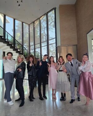 Nalinthip Sakulongumpai Instagram - #DearMySecretary ถึงตอนจบแล้ว🥹 เป็นอีกเรื่องที่ไม่รู้จะเริ่มยังไงเลย คืออยากบอกว่าภูมิใจและดีใจมากๆ ที่ได้เล่นเรื่องนี้ ใจมันฟูแบบบอกไม่ถูก มันสนุก น่ารัก อบอุ่น ถึงซีรีส์จะถ่ายจบแล้ว แต่ยังคิดถึงความสนุกตอนที่พวกเราถ่ายด้วยกันอยู่เลย ไม่อยากให้จบเลยเอาจริงๆ

ขอบคุณ @truecjcreations นะคะ ที่ทำให้ความฝันในการเล่นซีรีส์เรื่องนี้ของบัวเป็นจริง ดีใจและภูมิใจที่สุดที่ได้เป็น เลขาพรีม ค่ะ
ขอบคุณ พี่ตุ๋ย @amarujisan ที่ทำให้กองถ่ายเต็มไปด้วยเสียงหัวเราะ และมีอะไรให้เซอร์ไพรส์ตลอดเวลา
ขอบคุณ ทีมเขียนบทและทีมงานทุกๆฝ่าย ที่ใส่ใจกันมากๆ ทุกคนน่ารักสุดๆเลย

ส่วนนักแสดง ต้องบอกเลยว่านี่เป็น 1 ในเรื่องที่ดีใจมากที่ได้เจอทุกคน รู้สึกเหมือนไปทำงานที่ไม่ได้ทำงานเลย แคสติ้งเป๊ะเกินนน แล้วก็ไม่คิดว่าจะได้เพื่อนใหม่ๆที่เหมือนเซฟโซนเพิ่มมาด้วย ขอบคุณที่ทำให้คนน่ารักๆอย่างพวกเราโคจรมาเจอกันนะ 🥰 

สุดท้าย ขอบคุณ ทุกคนที่ติดตามและรับชมมากๆ นะคะ ดีใจที่ทุกคนชอบและหัวเราะไปด้วยกัน เพราะพวกเราก็แฮปปี้สุดๆ เหมือนกันค่ะ

ทั้งหมดทั้งมวลของเรื่องนี้จะเปนอีก 1 เรื่องที่อยู่ในใจบัวเลย 
รักนะ #บอสมั่นหน้ากับเลขาตัวตึง 🫶🏻