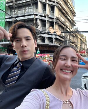 Nalinthip Sakulongumpai Instagram - #DearMySecretary ถึงตอนจบแล้ว🥹 เป็นอีกเรื่องที่ไม่รู้จะเริ่มยังไงเลย คืออยากบอกว่าภูมิใจและดีใจมากๆ ที่ได้เล่นเรื่องนี้ ใจมันฟูแบบบอกไม่ถูก มันสนุก น่ารัก อบอุ่น ถึงซีรีส์จะถ่ายจบแล้ว แต่ยังคิดถึงความสนุกตอนที่พวกเราถ่ายด้วยกันอยู่เลย ไม่อยากให้จบเลยเอาจริงๆ

ขอบคุณ @truecjcreations นะคะ ที่ทำให้ความฝันในการเล่นซีรีส์เรื่องนี้ของบัวเป็นจริง ดีใจและภูมิใจที่สุดที่ได้เป็น เลขาพรีม ค่ะ
ขอบคุณ พี่ตุ๋ย @amarujisan ที่ทำให้กองถ่ายเต็มไปด้วยเสียงหัวเราะ และมีอะไรให้เซอร์ไพรส์ตลอดเวลา
ขอบคุณ ทีมเขียนบทและทีมงานทุกๆฝ่าย ที่ใส่ใจกันมากๆ ทุกคนน่ารักสุดๆเลย

ส่วนนักแสดง ต้องบอกเลยว่านี่เป็น 1 ในเรื่องที่ดีใจมากที่ได้เจอทุกคน รู้สึกเหมือนไปทำงานที่ไม่ได้ทำงานเลย แคสติ้งเป๊ะเกินนน แล้วก็ไม่คิดว่าจะได้เพื่อนใหม่ๆที่เหมือนเซฟโซนเพิ่มมาด้วย ขอบคุณที่ทำให้คนน่ารักๆอย่างพวกเราโคจรมาเจอกันนะ 🥰 

สุดท้าย ขอบคุณ ทุกคนที่ติดตามและรับชมมากๆ นะคะ ดีใจที่ทุกคนชอบและหัวเราะไปด้วยกัน เพราะพวกเราก็แฮปปี้สุดๆ เหมือนกันค่ะ

ทั้งหมดทั้งมวลของเรื่องนี้จะเปนอีก 1 เรื่องที่อยู่ในใจบัวเลย 
รักนะ #บอสมั่นหน้ากับเลขาตัวตึง 🫶🏻