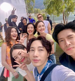 Nalinthip Sakulongumpai Instagram - ขอบคุณทุกคนค่าาา 🥰🙏🏻 ผ่านไปครึ่งทาง 10 ล้านแล้ว ยังเหลืออีก 8 อีพี ไปกันต่ออ!! 💕 #บอสมั่นหน้ากับเลขาตัวตึง #DearMySecretary