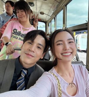 Nalinthip Sakulongumpai Instagram - ขอบคุณทุกคนค่าาา 🥰🙏🏻 ผ่านไปครึ่งทาง 10 ล้านแล้ว ยังเหลืออีก 8 อีพี ไปกันต่ออ!! 💕 #บอสมั่นหน้ากับเลขาตัวตึง #DearMySecretary