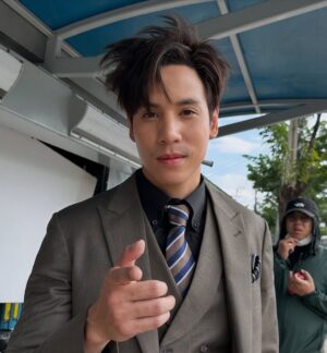 Nalinthip Sakulongumpai Instagram - ขอบคุณทุกคนค่าาา 🥰🙏🏻 ผ่านไปครึ่งทาง 10 ล้านแล้ว ยังเหลืออีก 8 อีพี ไปกันต่ออ!! 💕 #บอสมั่นหน้ากับเลขาตัวตึง #DearMySecretary