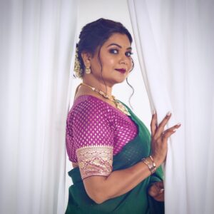 Namrata Sambherao Instagram - 💖💚💖💚
Head Stylist : @shwetashinde16
Saree : @labelposhaaq09
Blouse : @blueshells.official 
MUA : @mua_tejashree_r_kadam
Hairstyle @renuka03hairmakeup
Jewellery : @modasfashion.studio 
Click : @_vadapav_