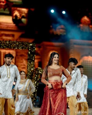 Namratha Gowda Instagram - Take more chances,
Dance more dances. 💃
#hampiutsava2025 
Shot by: @sriharshaphotography 
Makeup: @makeupblooms_by_ashwinii 
Hair: @hairblooms_by_ashwini