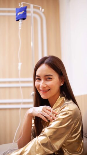 Namthip Jongrachatawiboon Instagram - จิ๋วแต่แจ๋วแน่นอน IV Vitamin drip ที่อัดแน่นไปด้วยคุณภาพ 
สูตรพิเศษที่เลือกได้ตามไลฟ์สไตล์ของคุณในราคาเพียง 999.- เท่านั้น!

Fast track - Aura ✨: สูตรลัดผิวออร่า กระจ่างใส เพิ่มความสดชื่นให้ผิวดูมีชีวิตชีวา
Fast track - Hangover 🍹: สูตรลัดสำหรับสายตี้ แก้แฮงค์ ฟื้นตัวเร็วจากปาร์ตี้หนัก
Fast track - Sleep 😴: สูตรลัดสำหรับคนนอนยาก ช่วยให้หลับลึกและพักผ่อนได้เต็มที่

📅 11 - 30 พฤศจิกายน 2024 นี้เท่านั้น
🗓 จองสิทธิ์ 999.- เก็บสิทธิได้ 3 เดือน

📋 สอบถามเพิ่มเติม จองคิวเข้ารับบริการ
Tel: 083-696-6424
Line@: https://lin.ee/BoOeo9Z
หรือ. INBOX

คลินิกตั้งอยู่ที่ ชั้น2 โรงแรม Brighton Grand Hotel Pattaya
Location: https://maps.app.goo.gl/szH25dfQTNQv2Y6N6

#glowpluswellness #เติมวิตามินผิว #ผิวใส #ผิวขาว #hangover #นอนหลับยาก