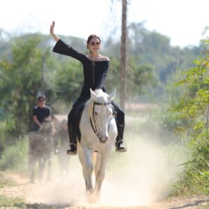 Namthip Jongrachatawiboon Instagram - 🐴🐴