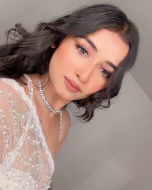 Nancy Roy Instagram - 🦢🌸✨………….some of my fvrt’s…♥️