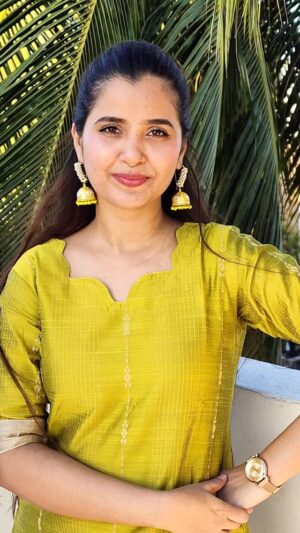 Nanditha Jennifer Instagram - pambarakannu 👀
.
.
Kurti set : @eyes_on_clothes 
Earring : @earingloverz 
.
.
#expression  #smile #cute #vijay #reels #reelsinstagram #trending #trend #beautiful #kuritset #instagram #instadaily #instagood #longhair #love #jhumka #actress #jenniferr252reels 
#likeforlikes #thankyou #jesus #blessed #tamil #song #cinema