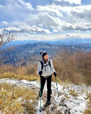 Nao Minamisawa Instagram - 本日のBS朝日#そこに山があるから ⛰️

群馬県の#浅間隠山 へ！

初めての雪山登山！
空気が澄んでいて、冬ならではの景色に感動。
心が洗われる気分でした！

BS朝日で毎週水曜よる10時30分から！
TVerでも📺

#そこ山 @sokoyama_bsa @mammut_japan