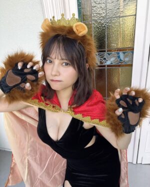 Nashiko Momotsuki Instagram - 3/1(土)に開催する #ゼロイチ動物図鑑 リモチェキ発売開始してます！

撮影で着用したライオン衣装(イベント用に一部変更あり)でのチェキです！撮影の時の衣装をイベントで着ることってほとんどないからめっちゃレア！

2/28(金)23:59までの販売なので気になる方はお早めに！

https://passmarket.yahoo.co.jp/event/show/detail/02md1au4my741.html

#桃月なしこ #なしこたそ