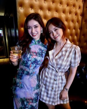 Natalia Ng Instagram - Thank you for stayin’ Feb-ulous with me all through March too 💋🎂🎈 #NataliaTurnsXX

Caught a meddlesome bug from my toddler that took a hit on my social calendar for 2 weeks. Having lived through the era of Covid, no steam was lost albeit delayed celebrations 🥳 

Grateful always for the love from my golden circle 🌟💫