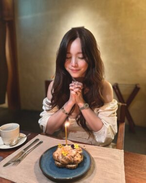 Natalia Ng Instagram - Thank you for stayin’ Feb-ulous with me all through March too 💋🎂🎈 #NataliaTurnsXX

Caught a meddlesome bug from my toddler that took a hit on my social calendar for 2 weeks. Having lived through the era of Covid, no steam was lost albeit delayed celebrations 🥳 

Grateful always for the love from my golden circle 🌟💫