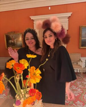 Natalie Imbruglia Instagram - What a magical 50th Birthday and the celebrations have only just begun!! 💃🏽🪩
Thanks for all the love I’ve received from friends and family… and my IG fam!!

Thank you Fi  for hosting the most beautiful girls dinner..!! So much love in the room and I’ve never seen the dining room look so stunning!!! 

Thank you @sashabarrie for mine and Fi’s headpieces … OBSESSED!! and thanks for going all out girls!!!! And big thank you to @bashbites for my deliciously gorgeous cake!! 
 Better get ready for tonight’s shin dig.. it’s gonna be a fun week!!
#50andfeelingfabulous #1975