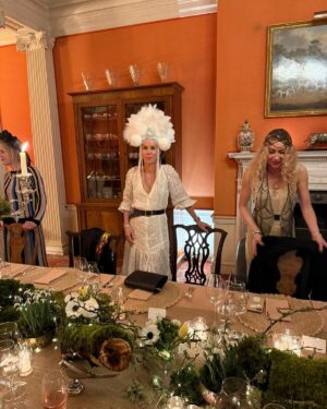 Natalie Imbruglia Instagram - What a magical 50th Birthday and the celebrations have only just begun!! 💃🏽🪩
Thanks for all the love I’ve received from friends and family… and my IG fam!!

Thank you Fi  for hosting the most beautiful girls dinner..!! So much love in the room and I’ve never seen the dining room look so stunning!!! 

Thank you @sashabarrie for mine and Fi’s headpieces … OBSESSED!! and thanks for going all out girls!!!! And big thank you to @bashbites for my deliciously gorgeous cake!! 
 Better get ready for tonight’s shin dig.. it’s gonna be a fun week!!
#50andfeelingfabulous #1975