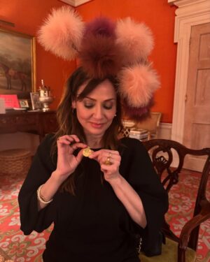Natalie Imbruglia Instagram - What a magical 50th Birthday and the celebrations have only just begun!! 💃🏽🪩
Thanks for all the love I’ve received from friends and family… and my IG fam!!

Thank you Fi  for hosting the most beautiful girls dinner..!! So much love in the room and I’ve never seen the dining room look so stunning!!! 

Thank you @sashabarrie for mine and Fi’s headpieces … OBSESSED!! and thanks for going all out girls!!!! And big thank you to @bashbites for my deliciously gorgeous cake!! 
 Better get ready for tonight’s shin dig.. it’s gonna be a fun week!!
#50andfeelingfabulous #1975