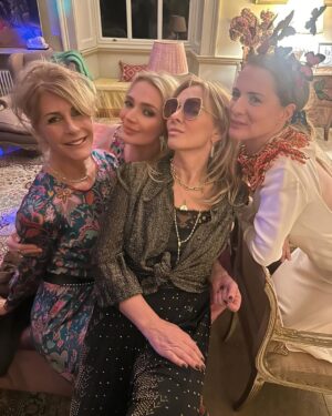 Natalie Imbruglia Instagram - What a magical 50th Birthday and the celebrations have only just begun!! 💃🏽🪩
Thanks for all the love I’ve received from friends and family… and my IG fam!!

Thank you Fi  for hosting the most beautiful girls dinner..!! So much love in the room and I’ve never seen the dining room look so stunning!!! 

Thank you @sashabarrie for mine and Fi’s headpieces … OBSESSED!! and thanks for going all out girls!!!! And big thank you to @bashbites for my deliciously gorgeous cake!! 
 Better get ready for tonight’s shin dig.. it’s gonna be a fun week!!
#50andfeelingfabulous #1975