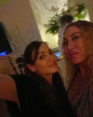 Natalie Imbruglia Instagram - What a magical 50th Birthday and the celebrations have only just begun!! 💃🏽🪩
Thanks for all the love I’ve received from friends and family… and my IG fam!!

Thank you Fi  for hosting the most beautiful girls dinner..!! So much love in the room and I’ve never seen the dining room look so stunning!!! 

Thank you @sashabarrie for mine and Fi’s headpieces … OBSESSED!! and thanks for going all out girls!!!! And big thank you to @bashbites for my deliciously gorgeous cake!! 
 Better get ready for tonight’s shin dig.. it’s gonna be a fun week!!
#50andfeelingfabulous #1975