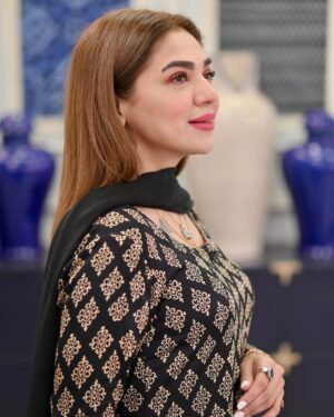 Natasha Ali Instagram - @goodmorningpakistan wardrobe by @laceforgrace photography by @aleybhaidani @arydigital.tv #lovemywork #loveuall #sherninatasha