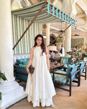 Natasha Luthra Instagram - Had such a lovely afternoon at @loya.taj @tajmahalmumbai . The food was absolutely incredible — rich, flavorful, and unlike anything I’ve had in a while. From the yummy Loya chaat to the homestyle Attari murg and Amritsari wadi kulcha, can’t pick a fav 😅. Definitely worth visiting if you’re looking for a dining experience that’s a little special. ♥️