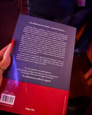 Nathanya Sion Instagram - Tellement fière de mon amour , qui a mis toute son âme dans ce livre ❤️📚 Un témoignage puissant, une histoire pleine de courage et d’émotion qui mérite d’être lue par tous. Elle raconte son parcours avec une sincérité et une force qui m’inspirent chaque jour. N’hésitez pas à découvrir son histoire, c’est un véritable cadeau pour le cœur @nathanya.sonia 💔❤️‍🩹