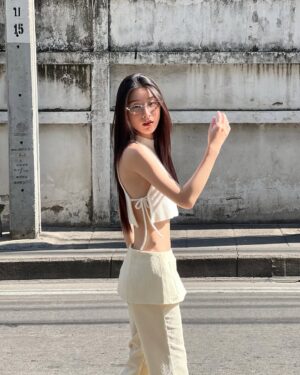 Nattamon Chokejindachai Instagram - Meow 🐯

@onitsukatigerofficial 🐅 @onitsukatigerth
#OnitsukaTiger #MEXICO66SD #DPromptCommunication