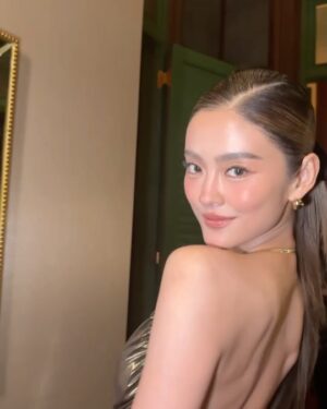 Nattasha Bunprachom Instagram - ดีใจมากที่ได้เป็นส่วนหนึ่งในงานเปิดตัว PRAKAAN (ปราการ) ซิงเกิลมอลต์วิสกี้ระดับพรีเมียมแบรนด์แรกของไทย
ทุกอย่างในงาน immersive สุด ๆ จนสัมผัสได้เลยว่าทุกหยดที่กลั่นออกมาเต็มไปด้วยความตั้งใจและความพิถีพิถันแบบสุด ๆ ภูมิใจแทนคนไทยจริง ๆ
ที่วันนี้เรามีซิงเกิลมอลต์วิสกี้แบรนด์แรกของไทย ที่พร้อมก้าวสู่ระดับโลกแล้ว
@prakaanmaltwhisky 

#PRAKAANSingleMaltWhisky
#IrresistibleQuestUnforgettableTaste 
#TheFirstThaiSingleMaltWhisky
#UnveilTheFlavorsofThailand