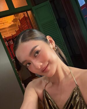 Nattasha Bunprachom Instagram - ดีใจมากที่ได้เป็นส่วนหนึ่งในงานเปิดตัว PRAKAAN (ปราการ) ซิงเกิลมอลต์วิสกี้ระดับพรีเมียมแบรนด์แรกของไทย
ทุกอย่างในงาน immersive สุด ๆ จนสัมผัสได้เลยว่าทุกหยดที่กลั่นออกมาเต็มไปด้วยความตั้งใจและความพิถีพิถันแบบสุด ๆ ภูมิใจแทนคนไทยจริง ๆ
ที่วันนี้เรามีซิงเกิลมอลต์วิสกี้แบรนด์แรกของไทย ที่พร้อมก้าวสู่ระดับโลกแล้ว
@prakaanmaltwhisky 

#PRAKAANSingleMaltWhisky
#IrresistibleQuestUnforgettableTaste 
#TheFirstThaiSingleMaltWhisky
#UnveilTheFlavorsofThailand