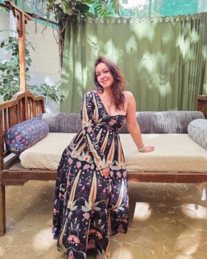 Nauheed Cyrusi Instagram - Dont walk..RUN to the PS Carnival...Vintage Garden Bandra all weekend⭐️💫🥰 @payalsinghal You're a STAR!!!
#bandra #payalsinghal #indianwear #indianoutfit #lehengalove #weddingseason #indiangirls #love #fyp #explore #explorepage