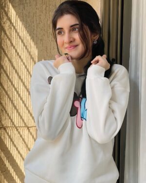 Navika Kotia Instagram - 🩷🤍🎀 forever relying on emojis coz idk how to write captions