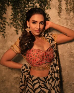 Navina Bole Instagram - Sukoon 🧡 #happyholi 

Photographer: @the_pixeleyes 
Stylist: @style_deintrepide 
Outfit : @kalkifashion 
Hair and Mua : @krupall_gami 
Location : @atbutterflyhigh 

#new#newpost #newpics #newphotoshoot #instapics #picsofinstagram #picsoftheday #carousel #ethicwear #ootd #designerwear #commercialphotography #fashion #desifashion #desigirl #thursday #omsairam #loveandlight #swipeleft