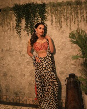 Navina Bole Instagram - Sukoon 🧡 #happyholi 

Photographer: @the_pixeleyes 
Stylist: @style_deintrepide 
Outfit : @kalkifashion 
Hair and Mua : @krupall_gami 
Location : @atbutterflyhigh 

#new#newpost #newpics #newphotoshoot #instapics #picsofinstagram #picsoftheday #carousel #ethicwear #ootd #designerwear #commercialphotography #fashion #desifashion #desigirl #thursday #omsairam #loveandlight #swipeleft